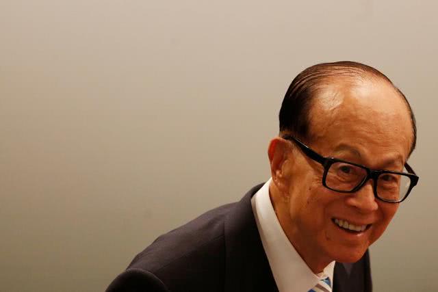 香港樓價(jià)連續(xù)5周下跌，李嘉誠這幾年提前套現(xiàn)千億，確實(shí)目光驚人