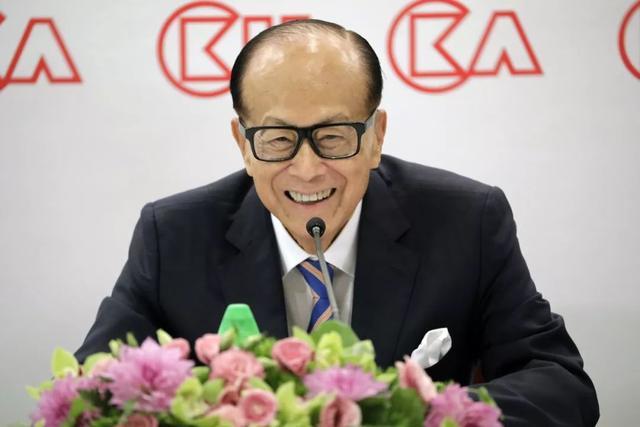 香港樓價(jià)連續(xù)5周下跌，李嘉誠這幾年提前套現(xiàn)千億，確實(shí)目光驚人
